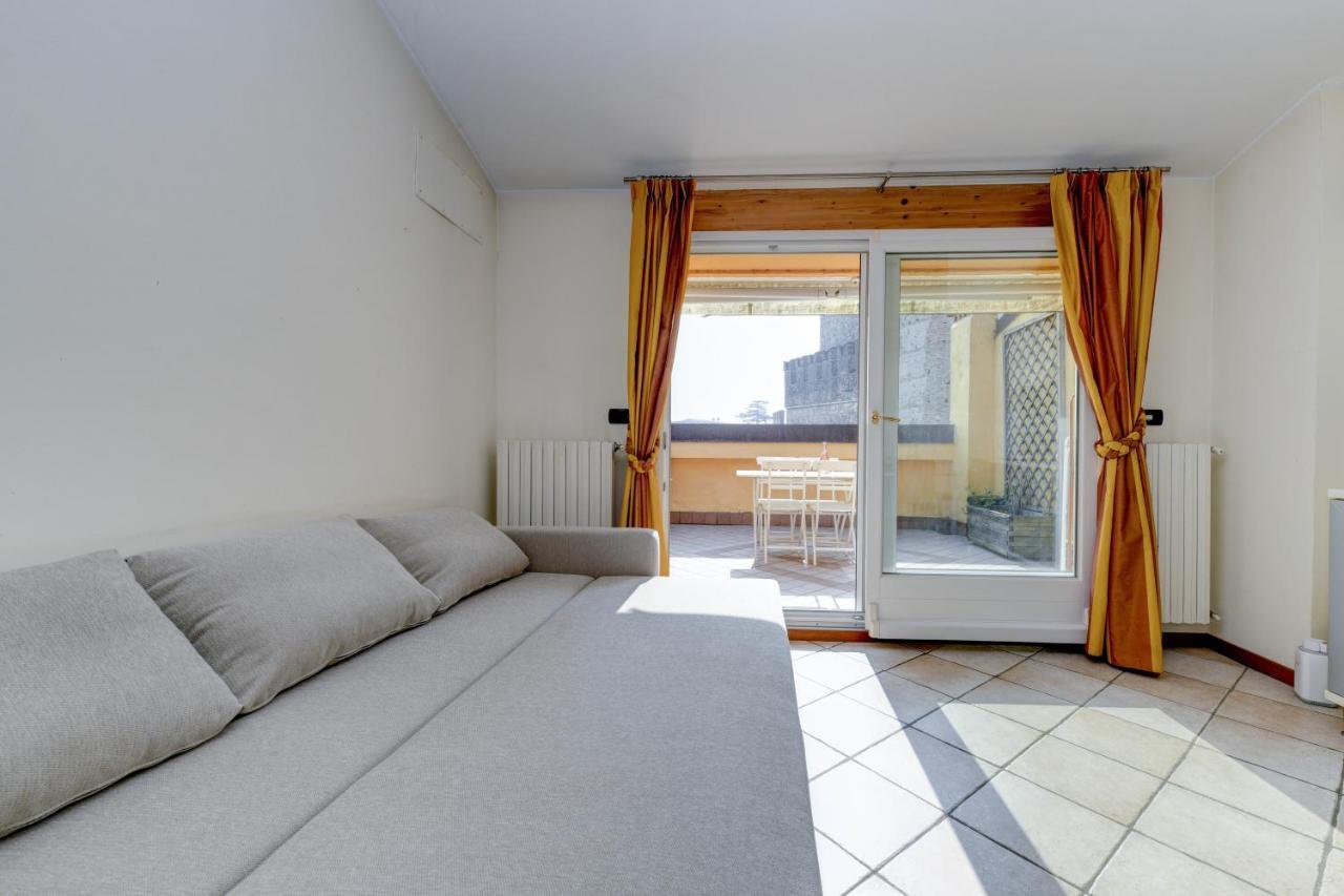 Sunset Apartment Home & Terrace Сирмионе Екстериор снимка