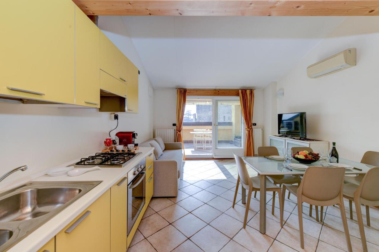 Sunset Apartment Home & Terrace Сирмионе Екстериор снимка